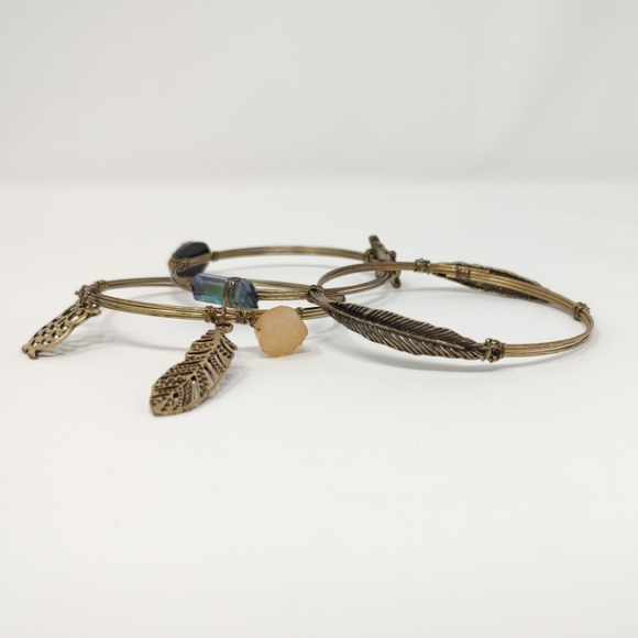 Boho Set of 3 Gold Bronze Tone Bangle Bracelets Wire Wrap Charms Feathers Owls - Picture 11 of 13